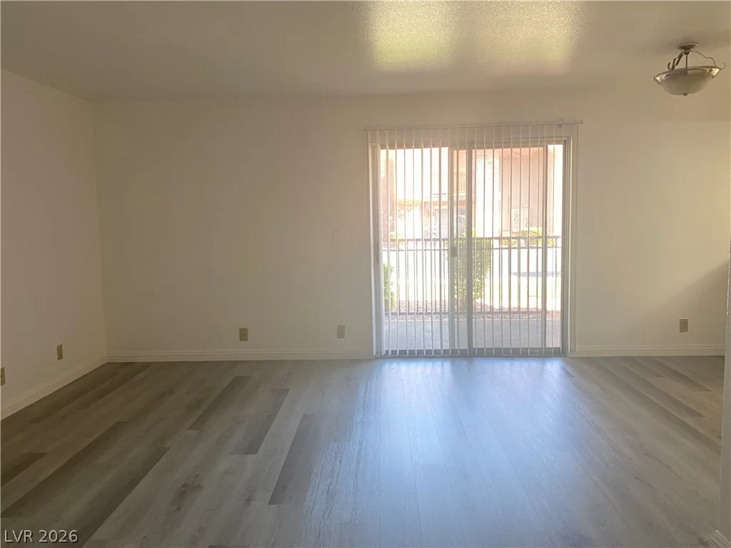 5221 River Glen, Las Vegas, NV 89103