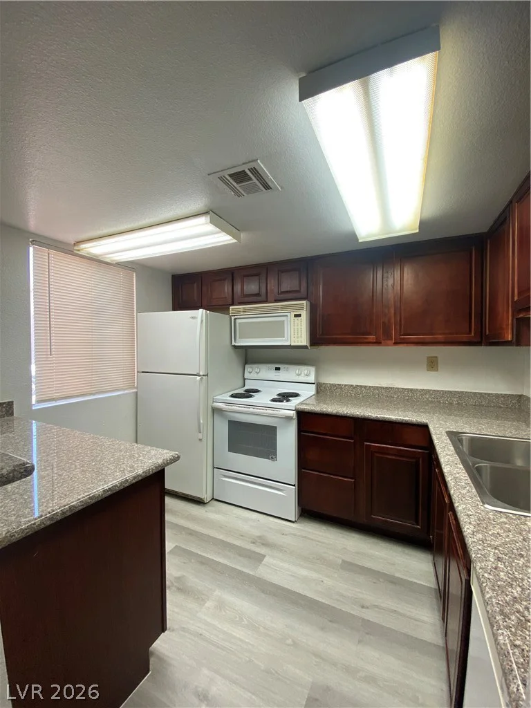 5221 River Glen, Las Vegas, NV 89103