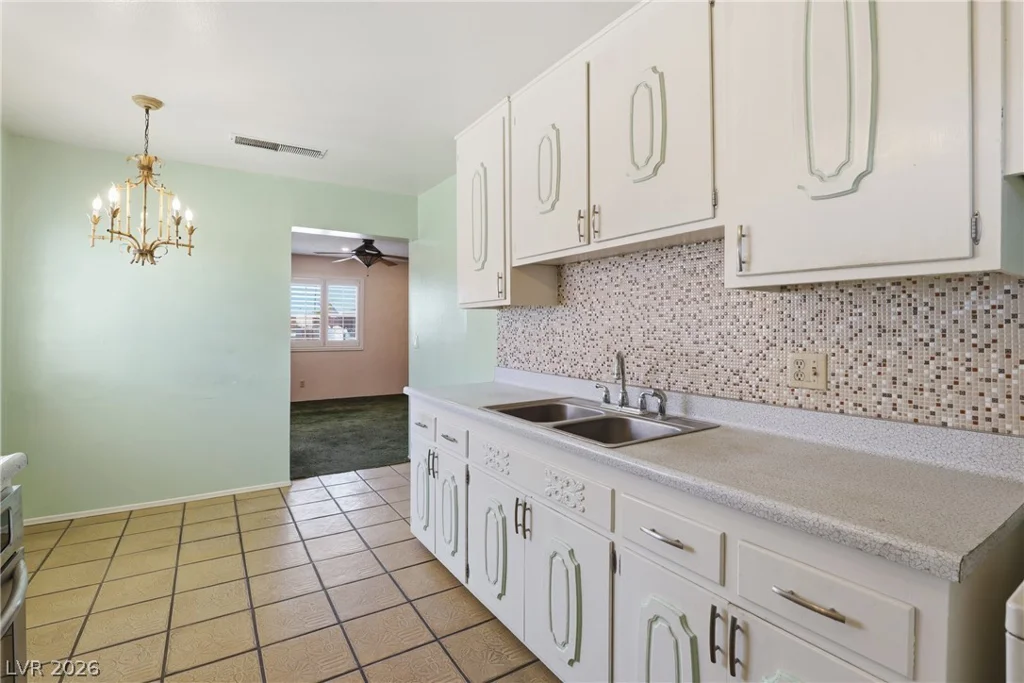 2217 Dori, Las Vegas, NV 89101