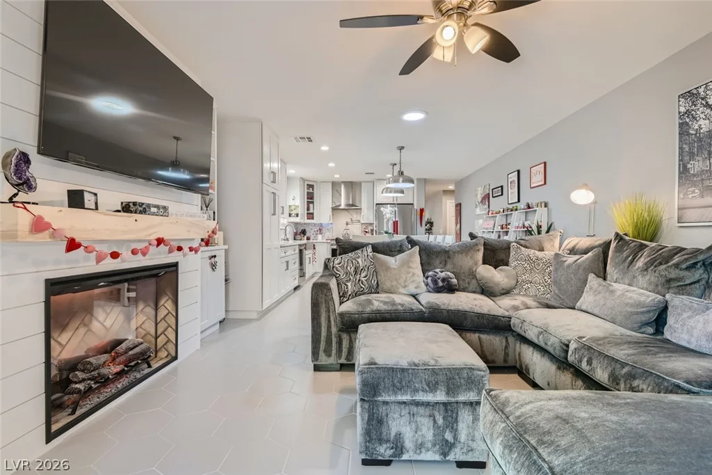 10801 Wallflower, Las Vegas, NV 89135
