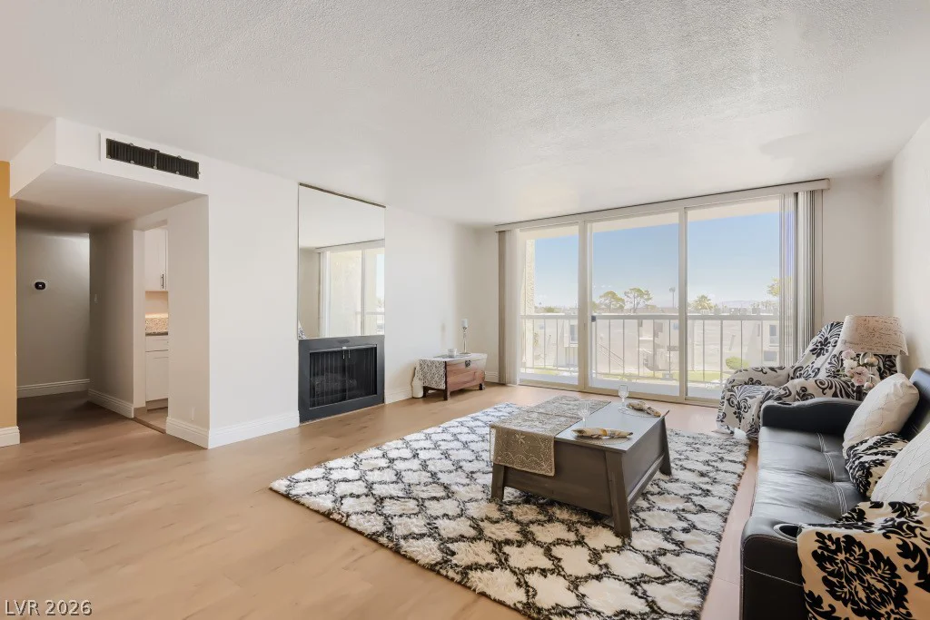750 Royal Crest, Las Vegas, NV 89169