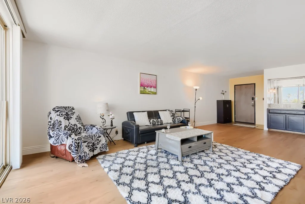 750 Royal Crest, Las Vegas, NV 89169
