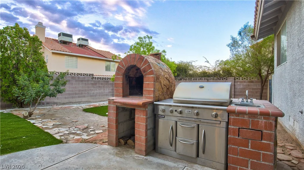 8640 Blissville, Las Vegas, NV 89145