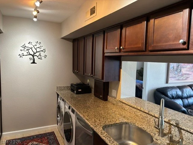 2845 Loveland, Las Vegas, NV 89109