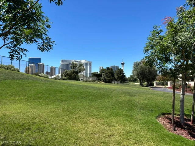 2845 Loveland, Las Vegas, NV 89109