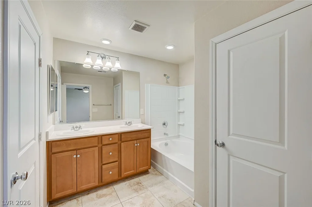 9228 Harbin, Las Vegas, NV 89148