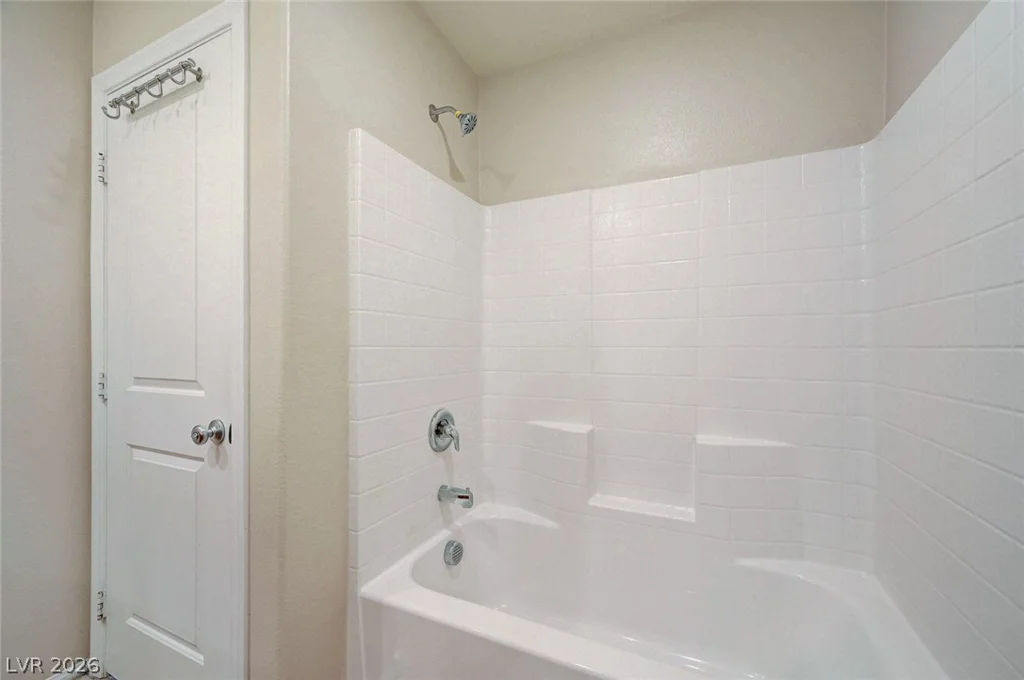 9228 Harbin, Las Vegas, NV 89148