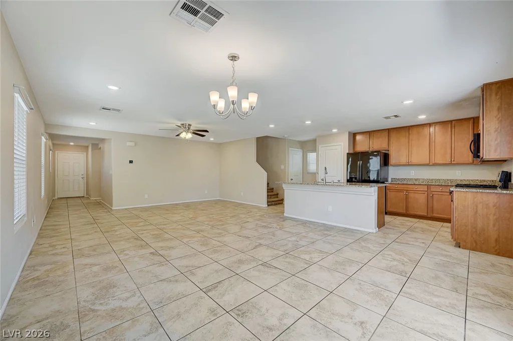 9228 Harbin, Las Vegas, NV 89148