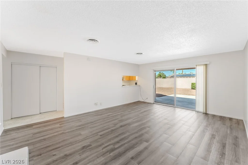 113 Rosemeade, Las Vegas, NV 89106