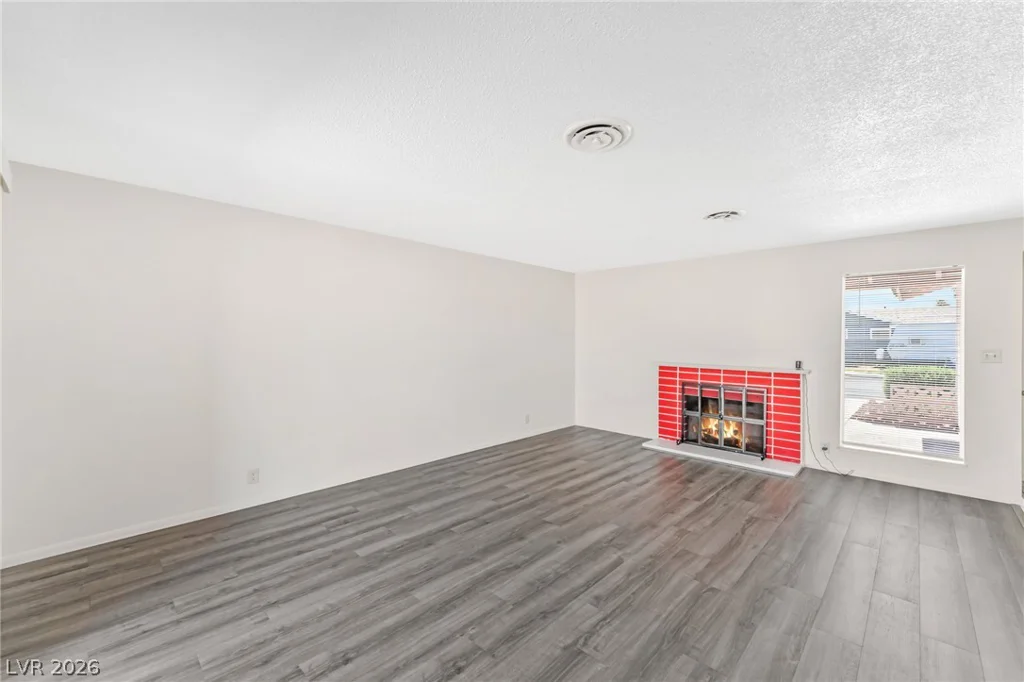 113 Rosemeade, Las Vegas, NV 89106
