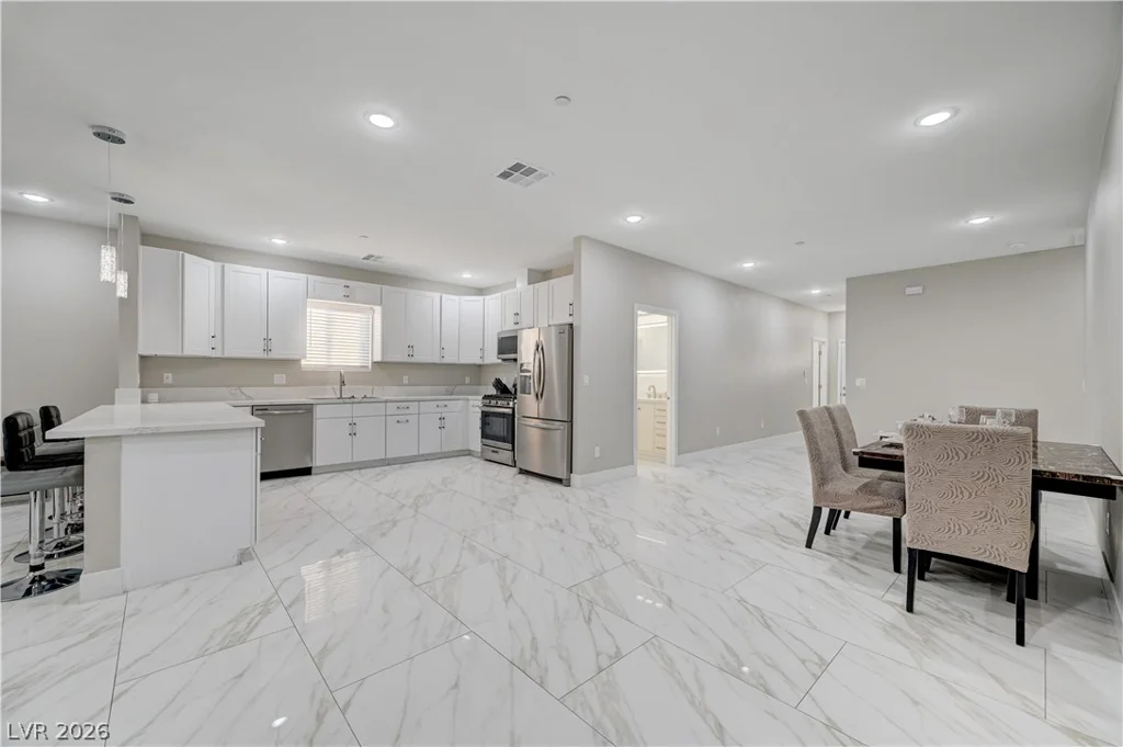 6132 Glacier, Las Vegas, NV 89156