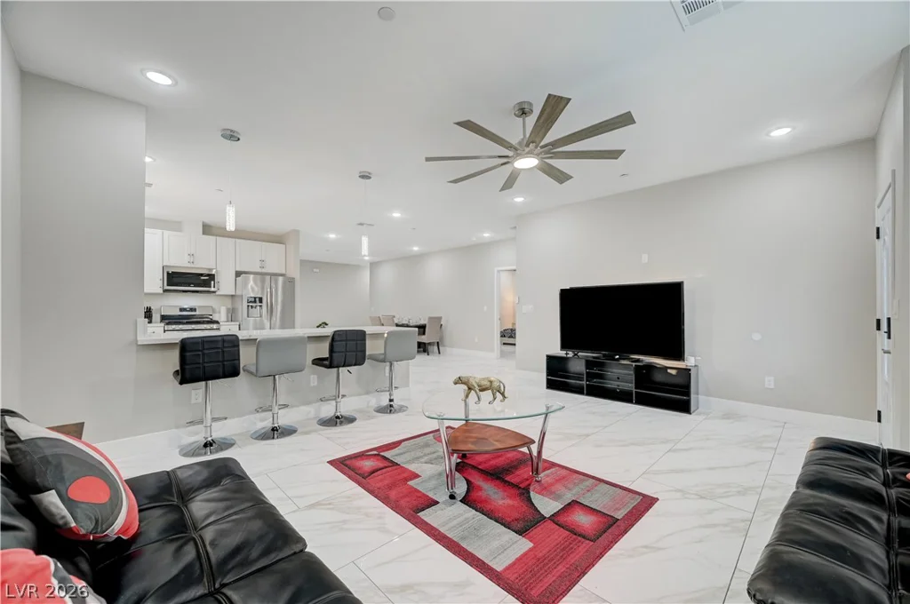 6132 Glacier, Las Vegas, NV 89156
