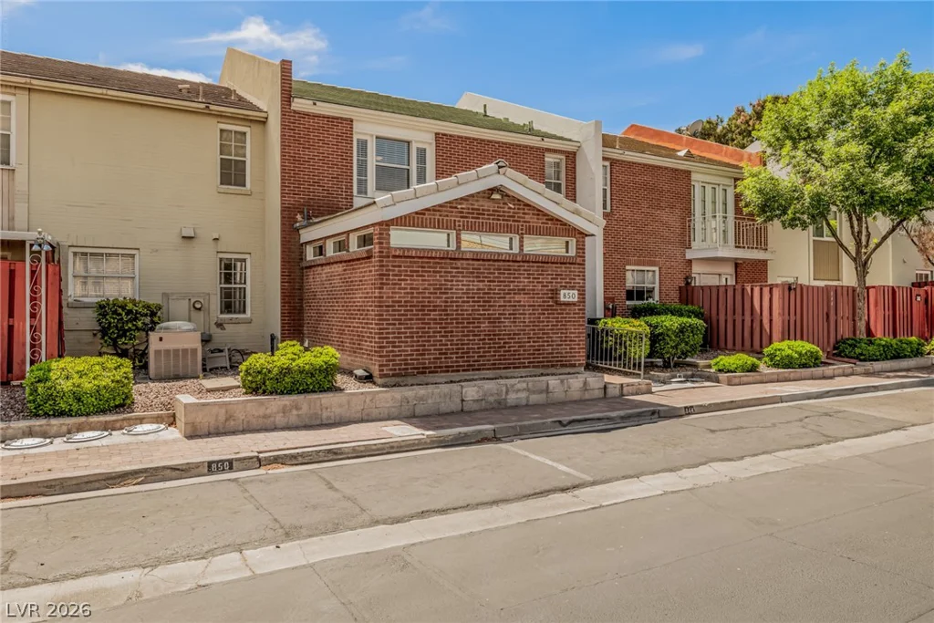 850 Tam O Shanter, Las Vegas, NV 89109