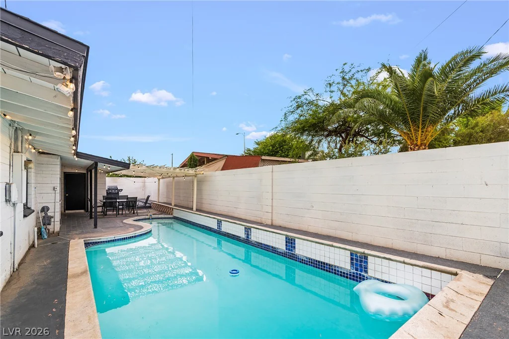 1504 Crestwood, Las Vegas, NV 89104