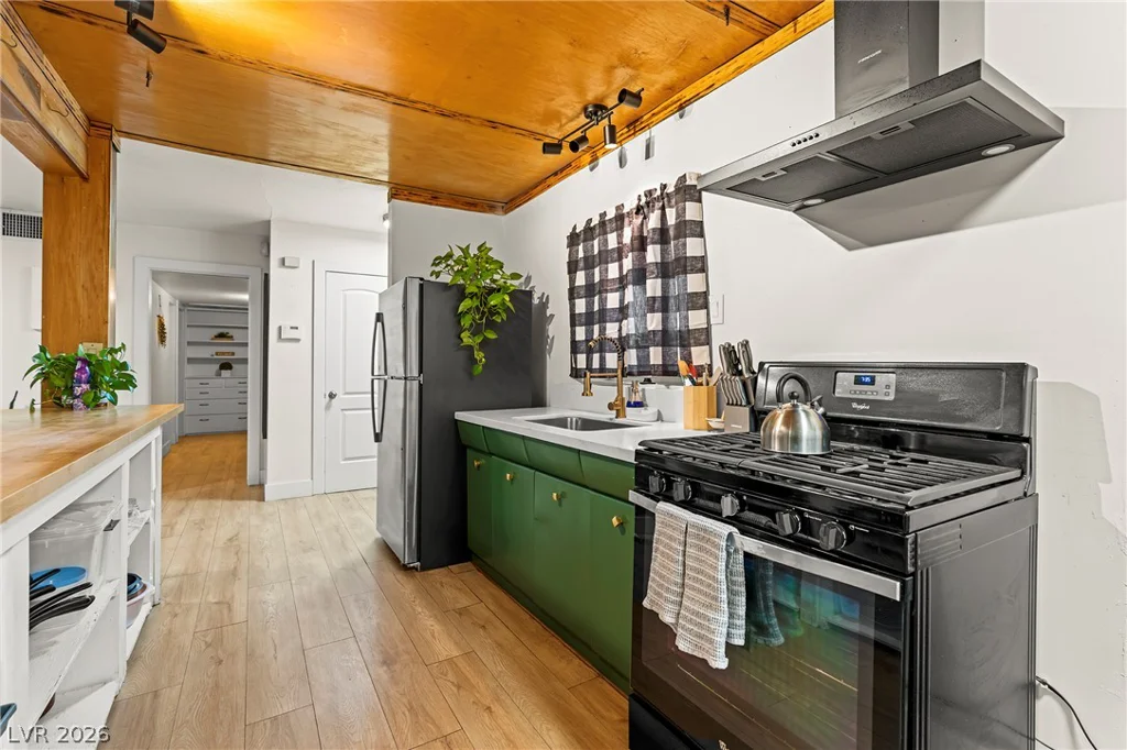 1504 Crestwood, Las Vegas, NV 89104
