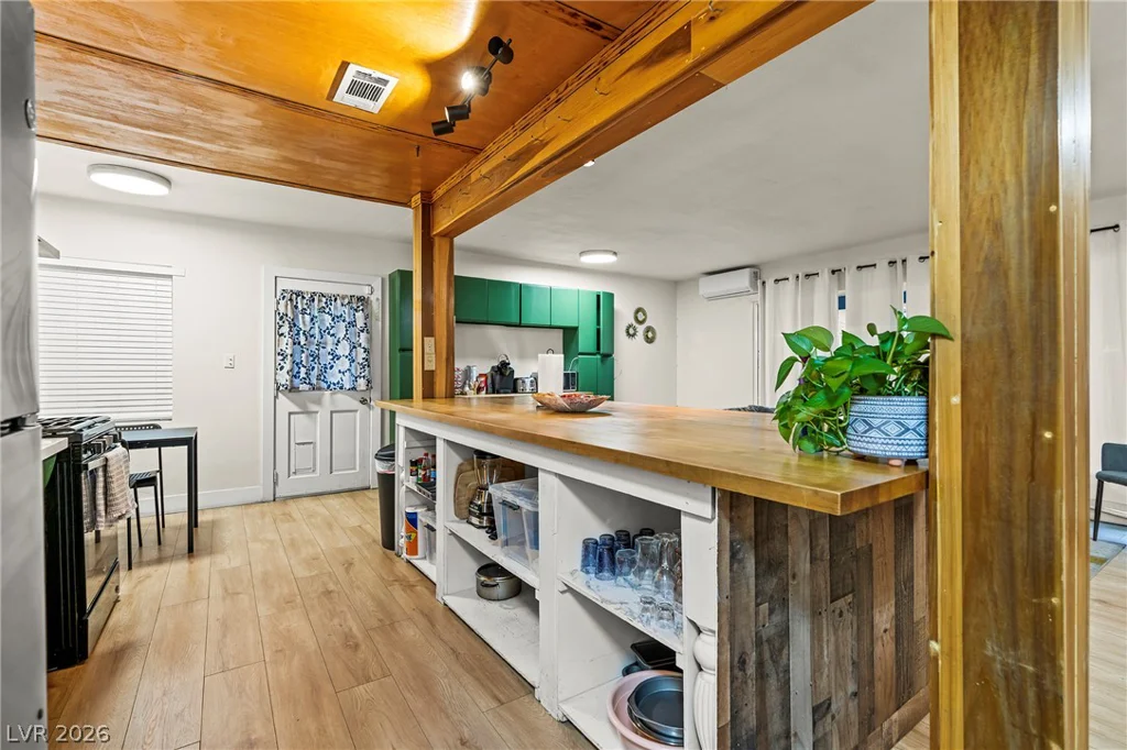 1504 Crestwood, Las Vegas, NV 89104