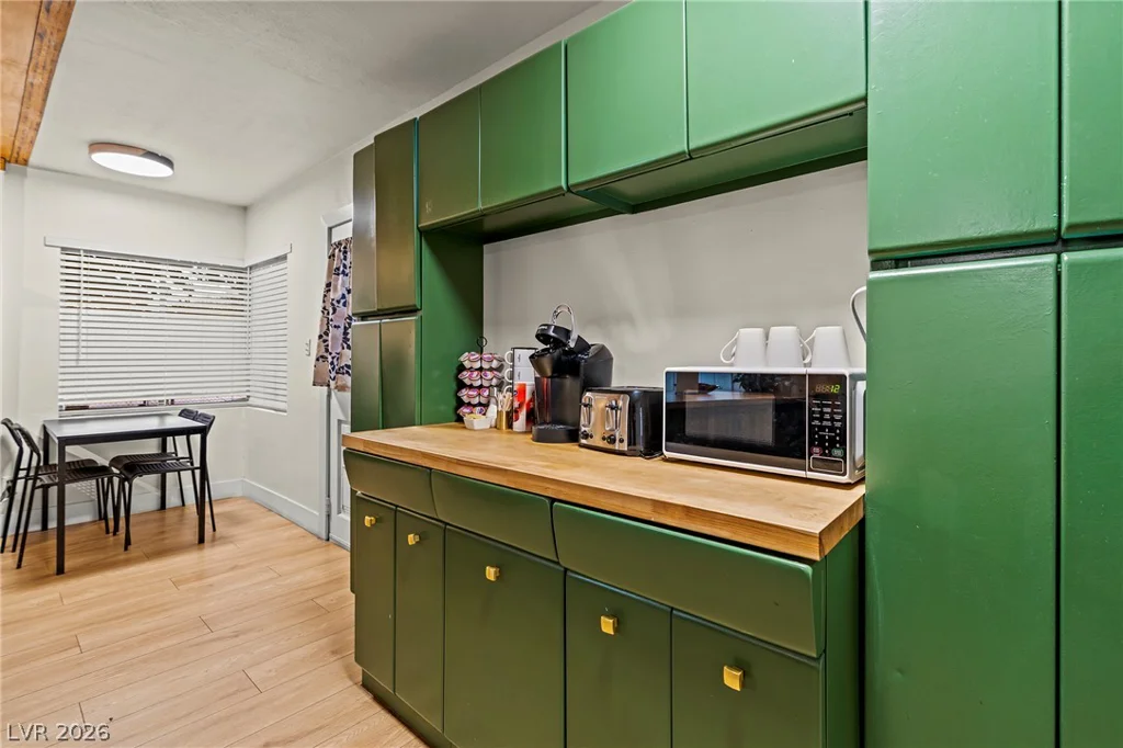 1504 Crestwood, Las Vegas, NV 89104