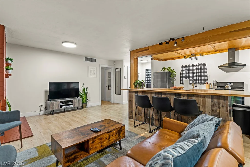 1504 Crestwood, Las Vegas, NV 89104