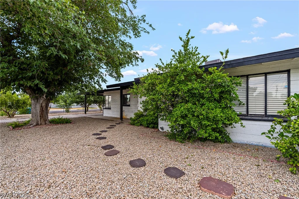 1504 Crestwood, Las Vegas, NV 89104