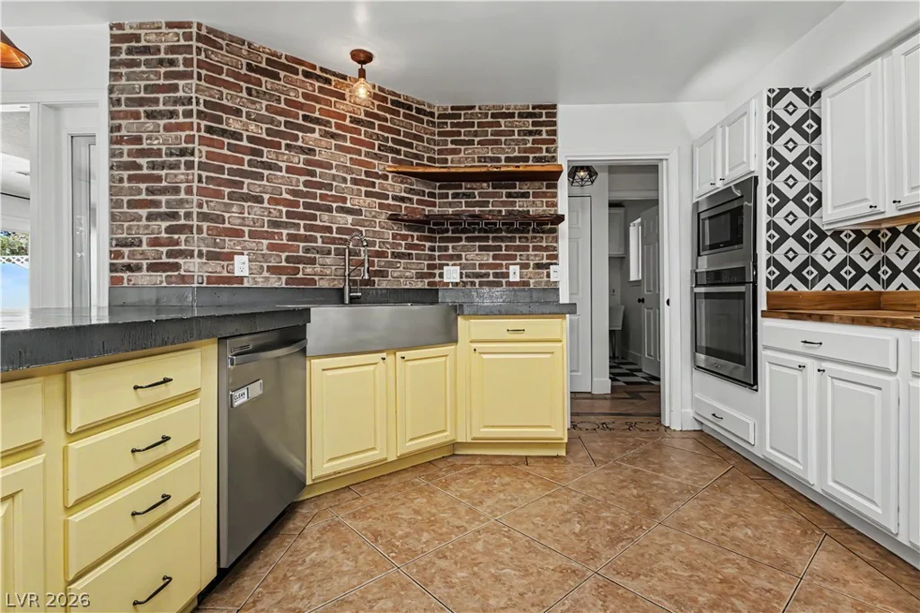 1888 Viking, Las Vegas, NV 89169