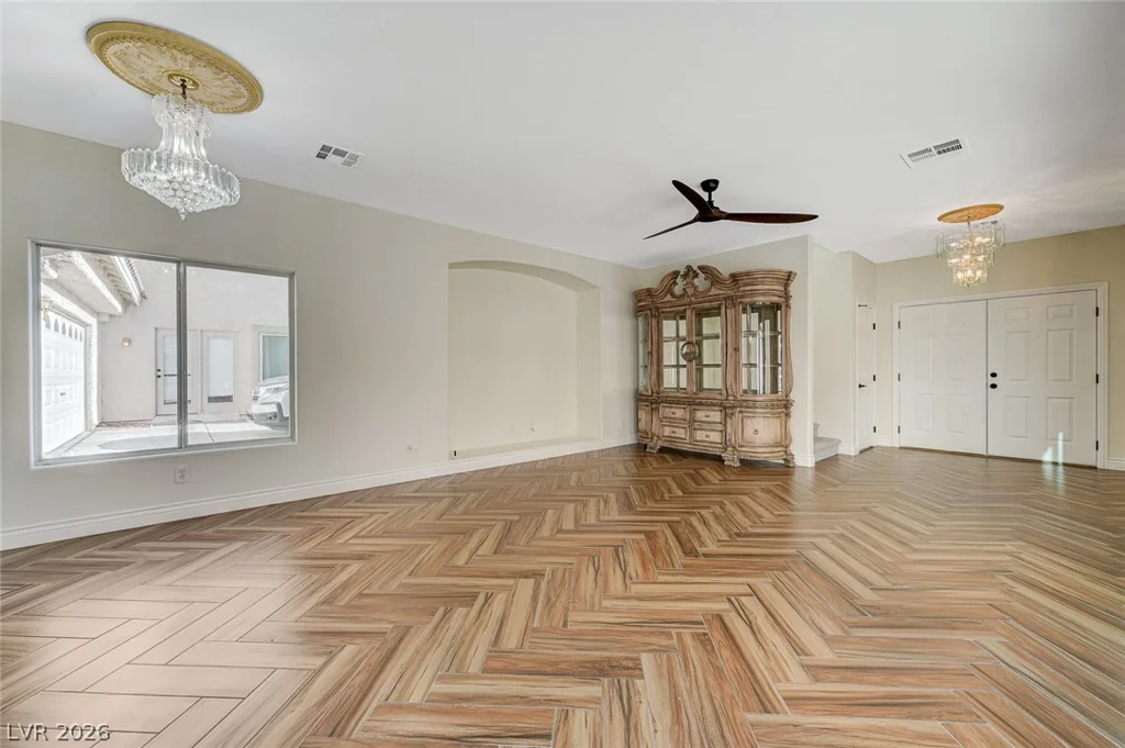 8838 Red Raven, Las Vegas, NV 89123
