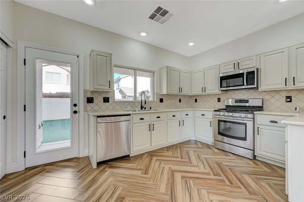 8838 Red Raven, Las Vegas, NV 89123