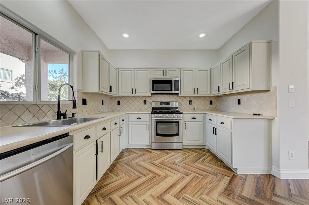 8838 Red Raven, Las Vegas, NV 89123
