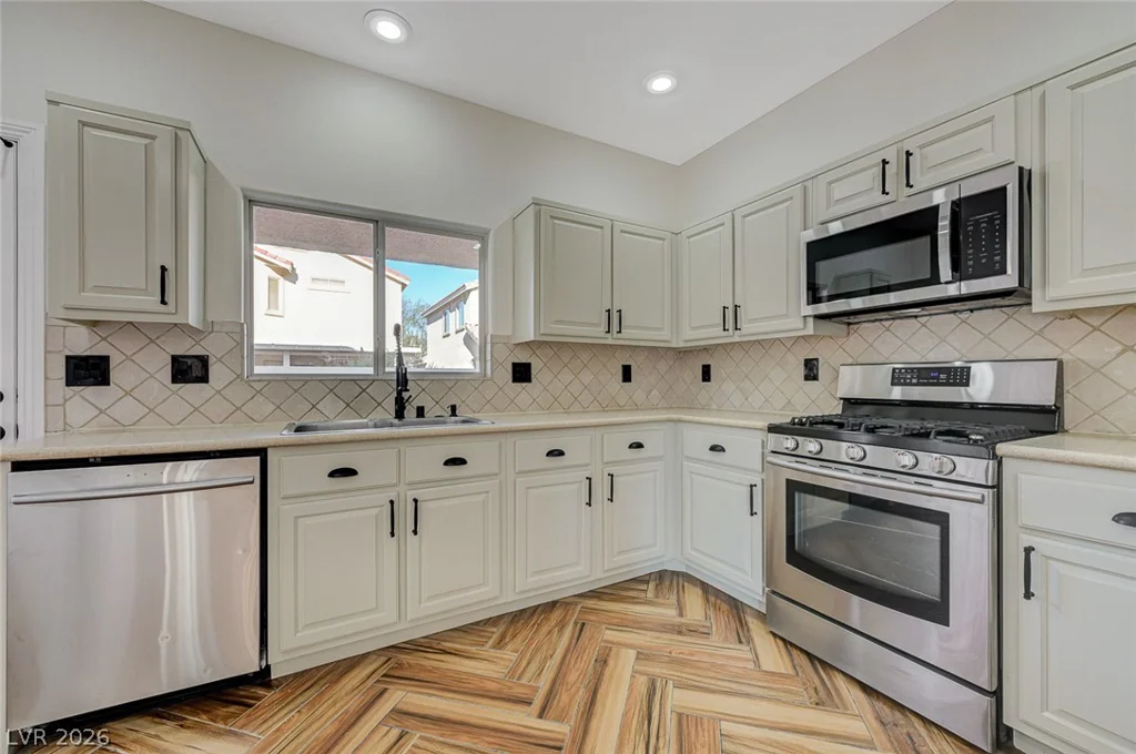 8838 Red Raven, Las Vegas, NV 89123