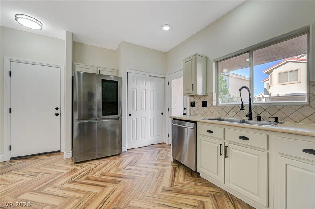 8838 Red Raven, Las Vegas, NV 89123