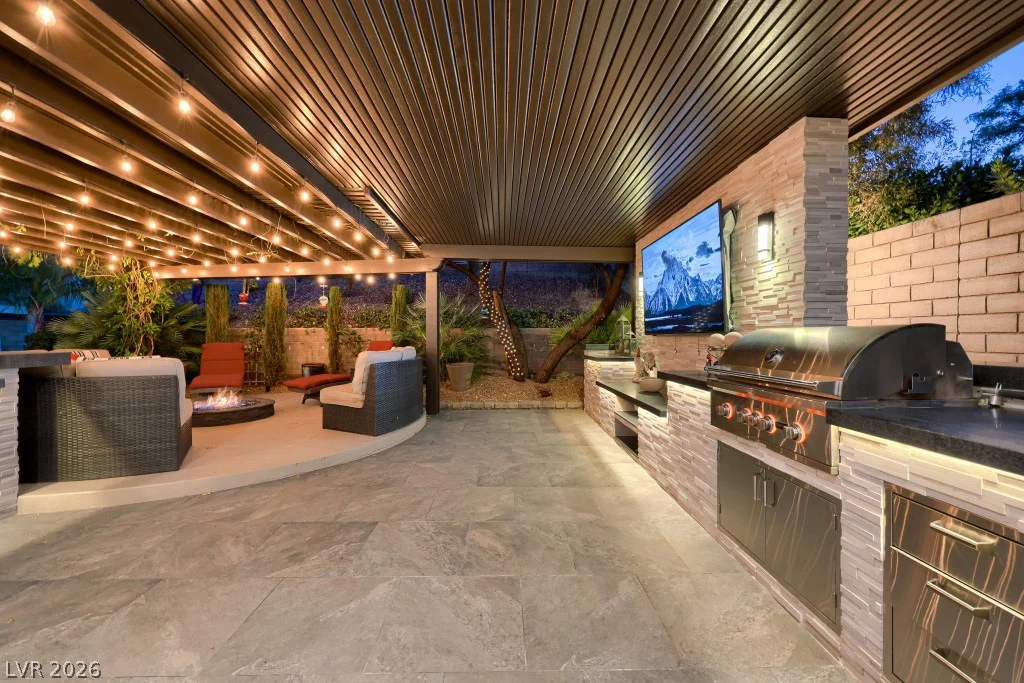 607 Highland Bluff, Las Vegas, NV 89138