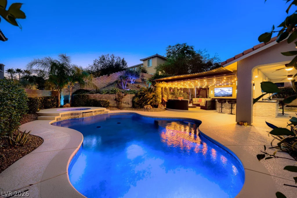 607 Highland Bluff, Las Vegas, NV 89138