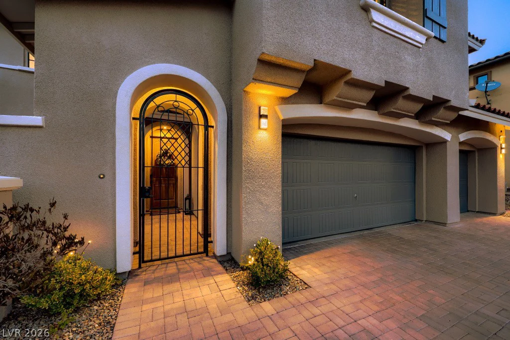 607 Highland Bluff, Las Vegas, NV 89138