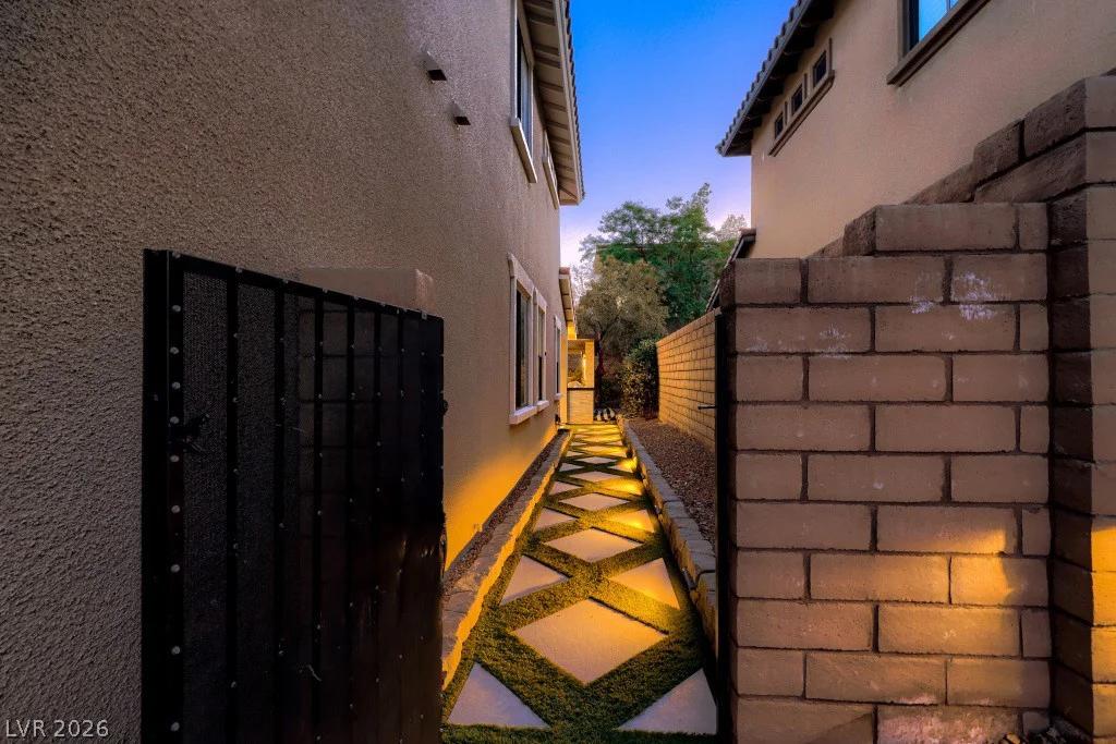 607 Highland Bluff, Las Vegas, NV 89138