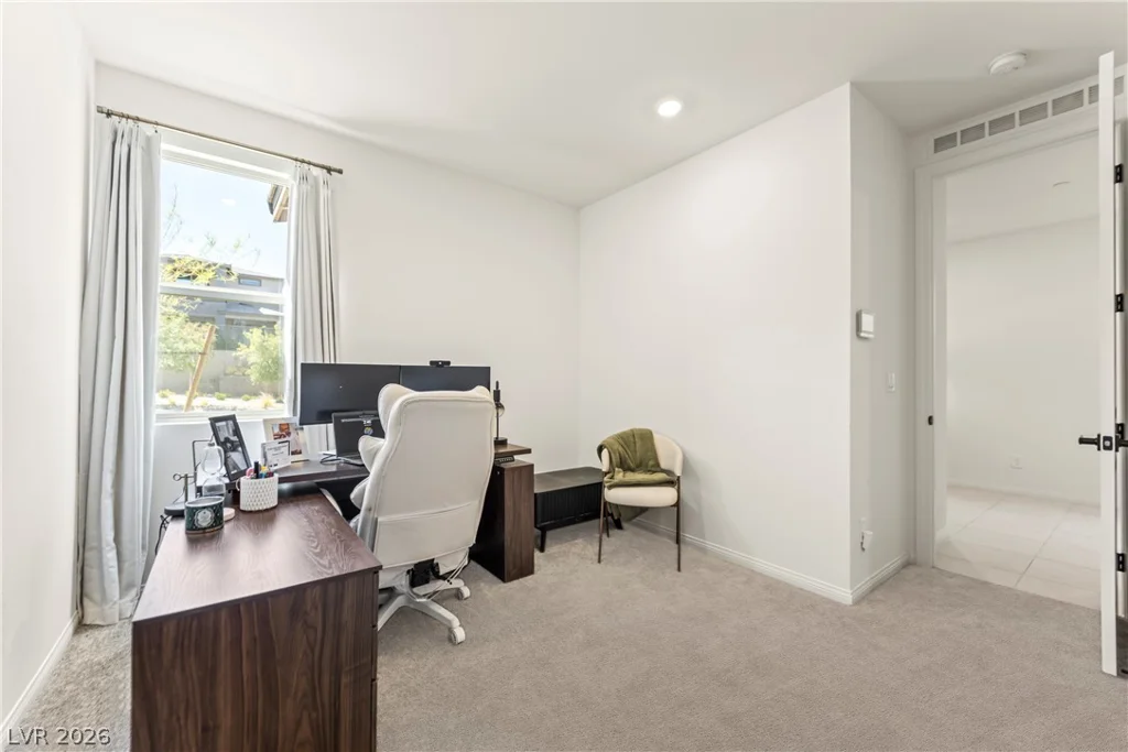 1537 Little Penguin, Las Vegas, NV 89138