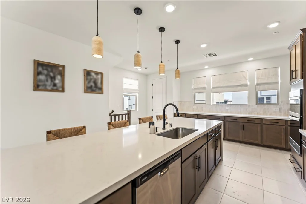 1537 Little Penguin, Las Vegas, NV 89138