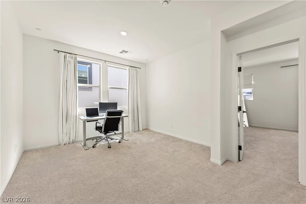 1537 Little Penguin, Las Vegas, NV 89138