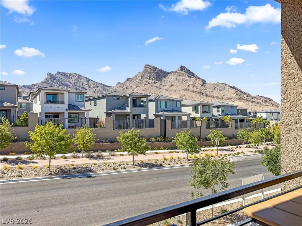 1537 Little Penguin, Las Vegas, NV 89138