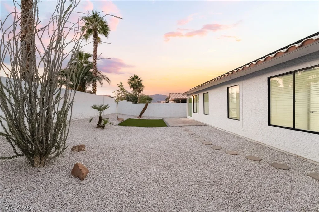 5231 Salmon Run, North Las Vegas, NV 89031