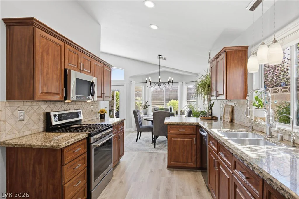 8133 Bay Springs, Las Vegas, NV 89128