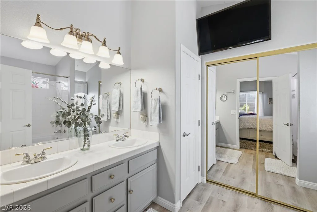 8133 Bay Springs, Las Vegas, NV 89128