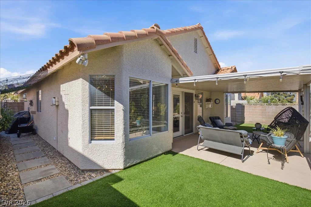 8133 Bay Springs, Las Vegas, NV 89128