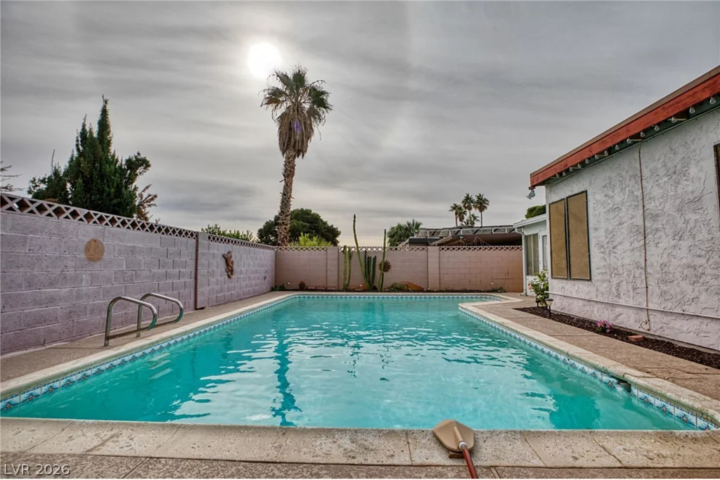 3956 Clear View, Las Vegas, NV 89121