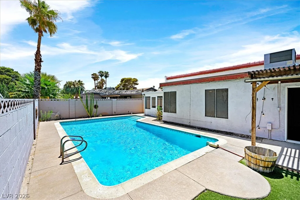 3956 Clear View, Las Vegas, NV 89121