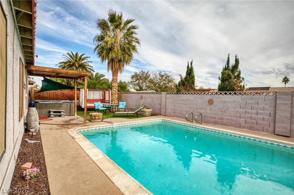3956 Clear View, Las Vegas, NV 89121