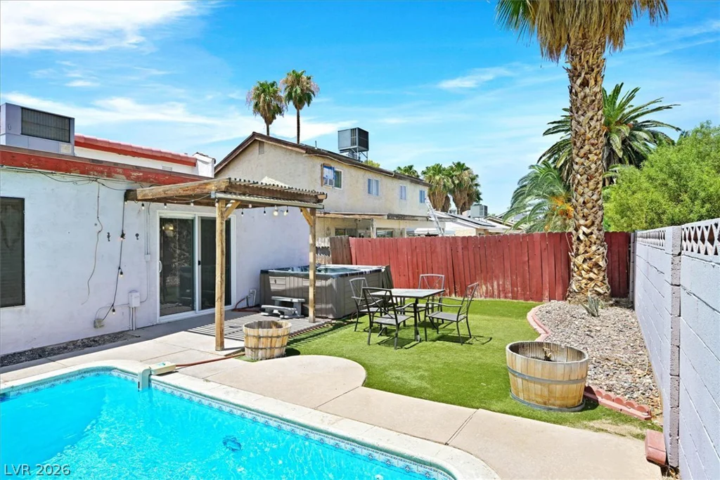 3956 Clear View, Las Vegas, NV 89121