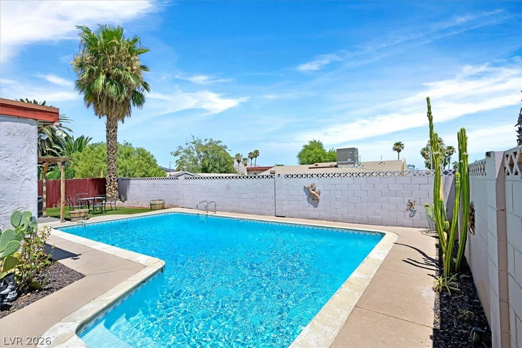 3956 Clear View, Las Vegas, NV 89121