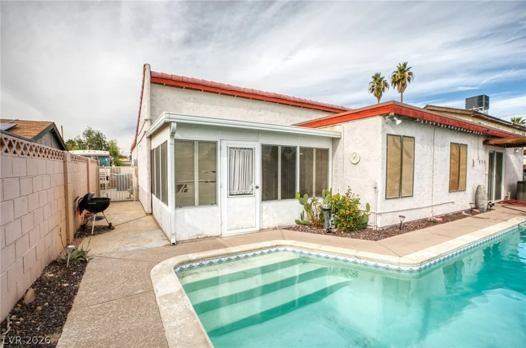 3956 Clear View, Las Vegas, NV 89121