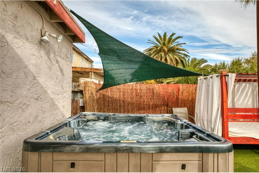 3956 Clear View, Las Vegas, NV 89121