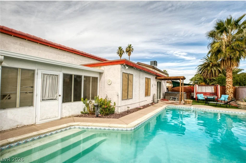 3956 Clear View, Las Vegas, NV 89121
