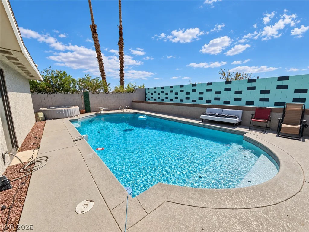 912 Alan Shepard, Las Vegas, NV 89145